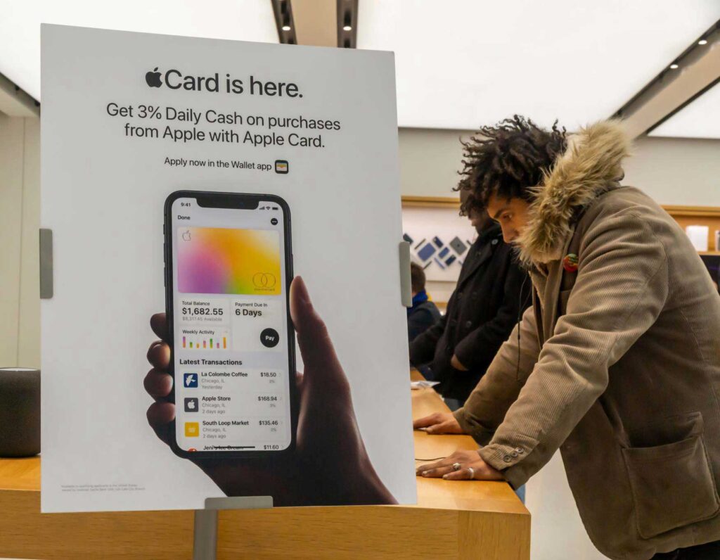 Apple cuts its Goldman Sachs credit cards